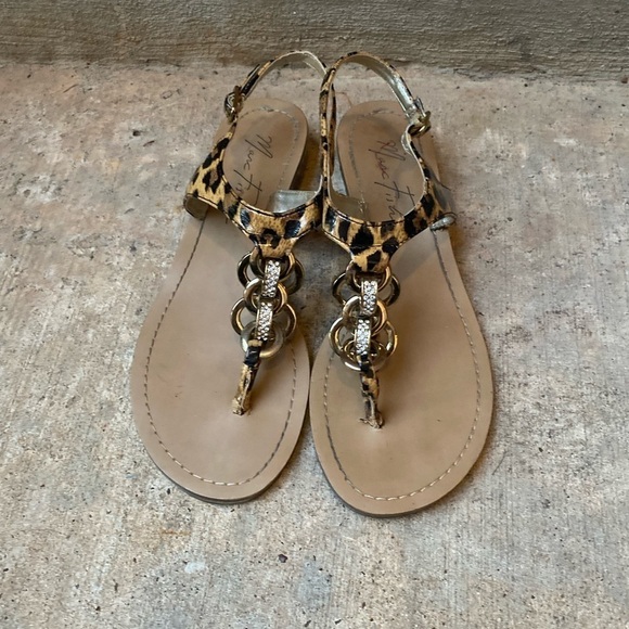 Marc Fisher Womens 5 Leopard Animal Print Gold Buckle Thong Sandals - Picture 2 of 7